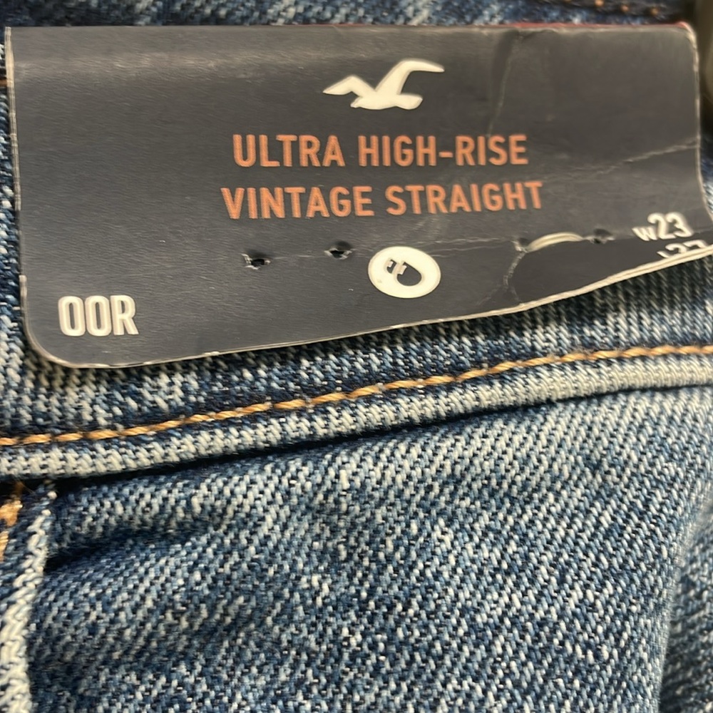 Hollister Ultra High Rise Straight Leg Jeans Brand New with Tags W23 L27 00R - Picture 2 of 5